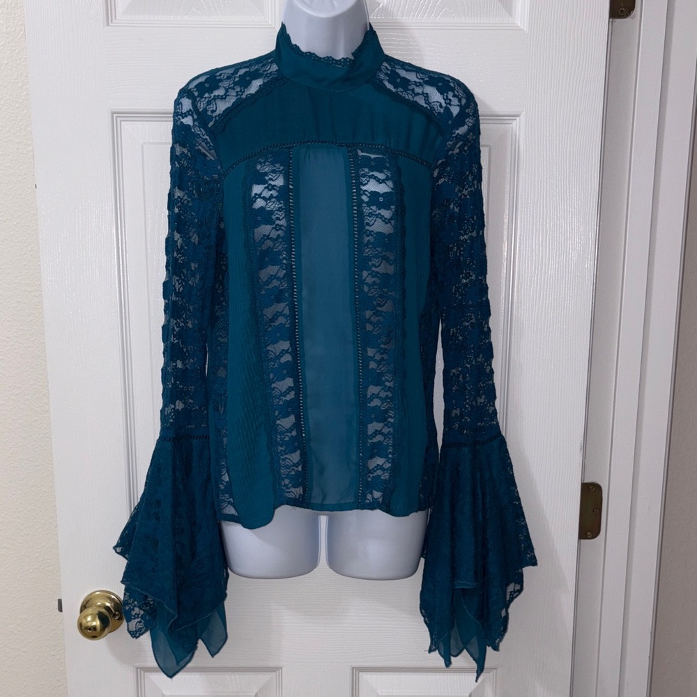 VENUS Elegant Teal Lace Women Top Bell Sleeves Size 4
